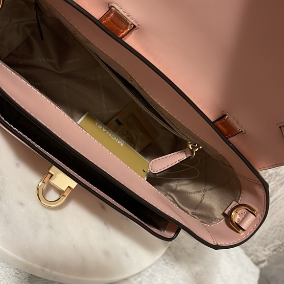 NWT Michael Kors Manhattan with Travel Coin Pouch - Primerose - STUNNING ๐๐๐คฉ - Picture 8 of 15